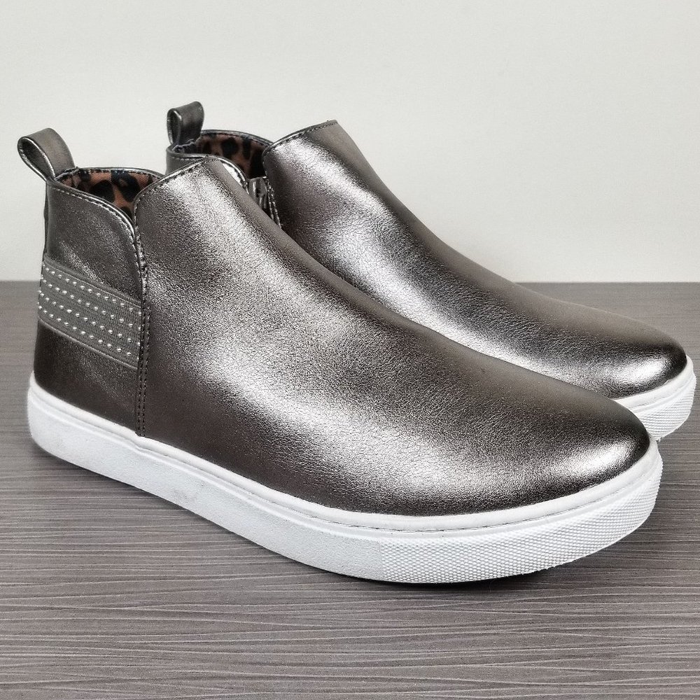 Steve Madden Crusin' Metallic Platform Sneaker, Platinum, Big Kid Size 5 M 8-12
